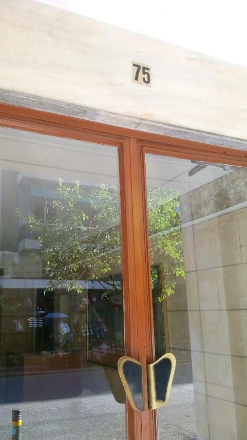 Apartamento 7 Stars Near Metro Atenas Exterior foto